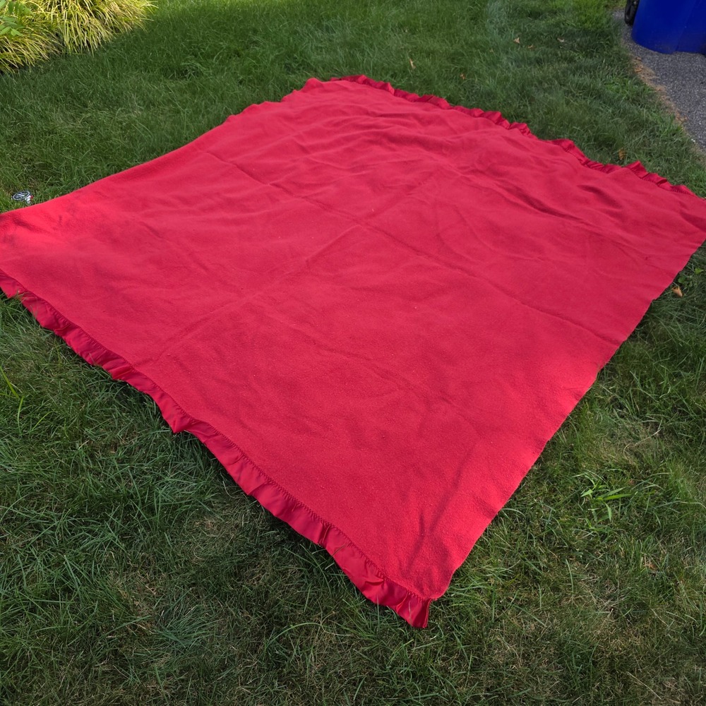 Faribo Woolen Mill Co Red Pure Wool Blanket Satin Ruffle Trim Made in USA 84x80